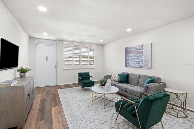 Photo - 4915 Bay St NE Unit 324