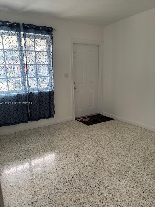 Photo - 3121 SW 2nd St Unidad 1