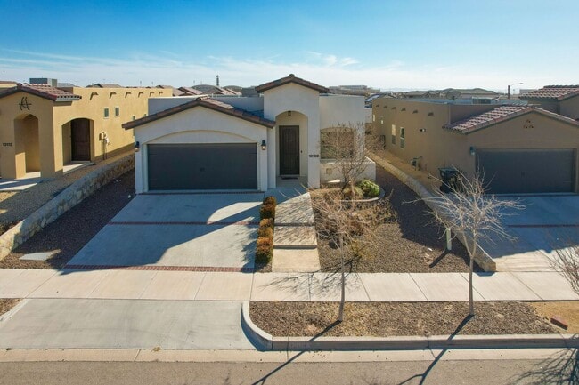 Photo - Beautiful Modern & Contemporary House