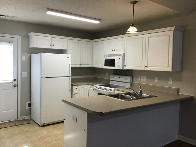 Photo - 3 Bedroom Condo off McConnells Hwy!  ***RE...