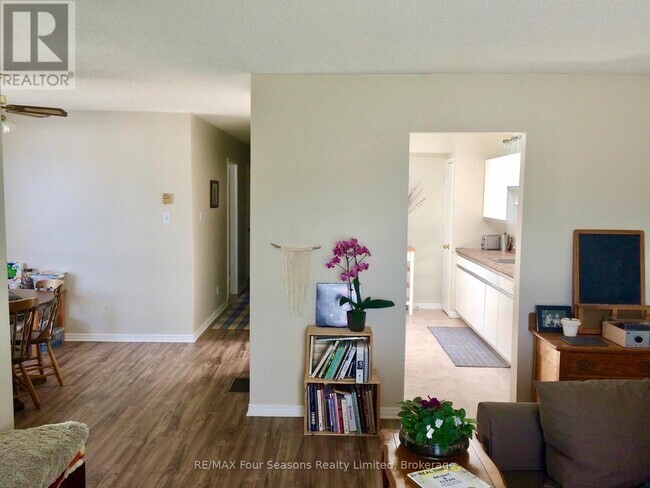 Photo - 75 Telfer Rd