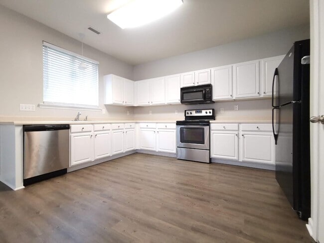 Photo - 2020 Remington Oaks Cir