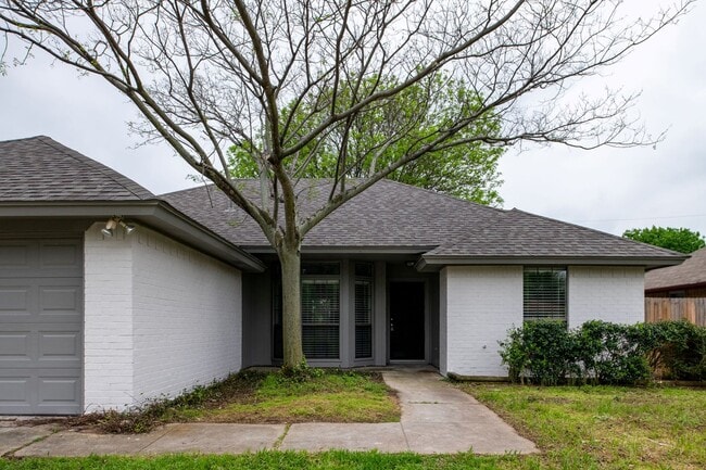 Building Photo - Wonderfully Updated Home in Outstanding Ne...