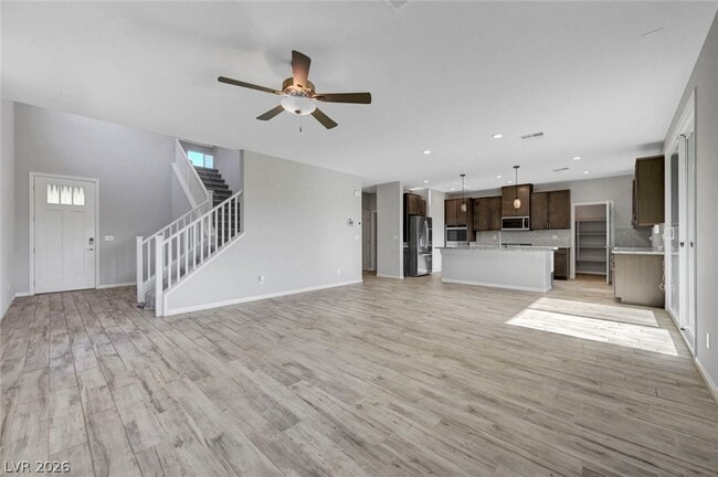 Photo - 7447 Ardenno St