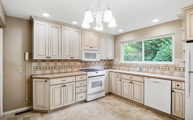 Photo - 3375 Brunswick Dr