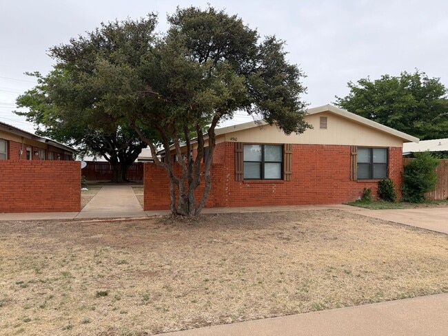 Building Photo - 451035 Unit A