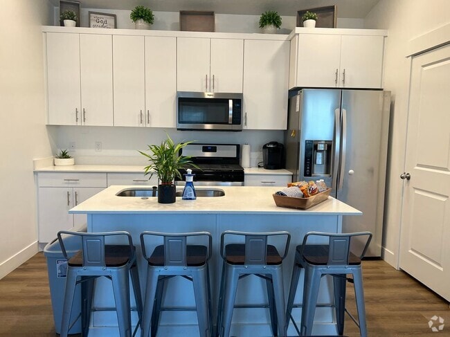 Building Photo - 471 W 15 S Rental
