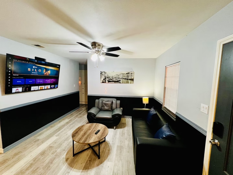 Photo - 132 Quince Ave E