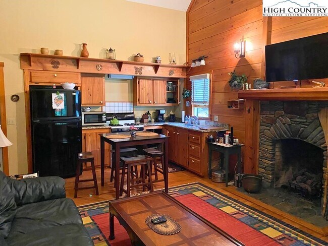 Photo - 405 Ballou Mills Rd