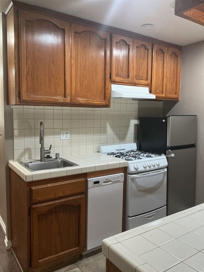 Photo - Los Caballeros #322 Unit 322B