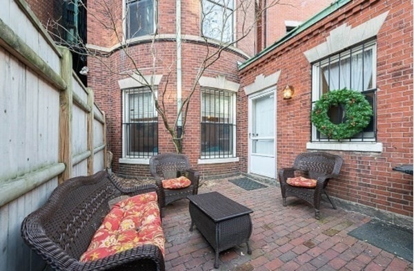 Building Photo - 405 Commonwealth Ave Unit 2