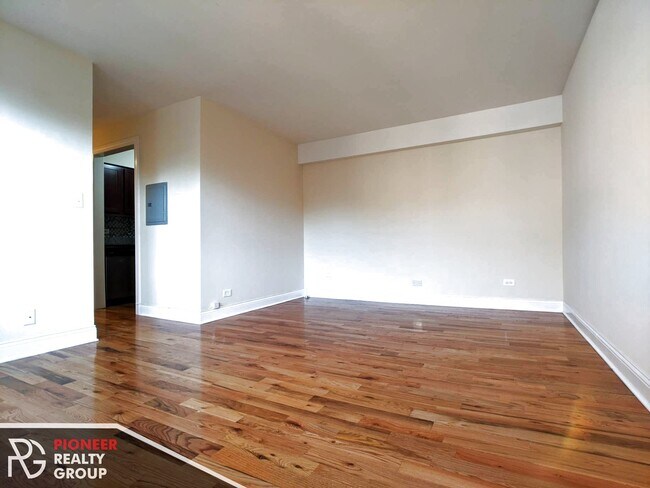 Photo - 557 W Arlington Pl