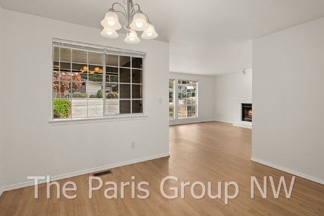Renton Highlands 3br/2ba * Stunning Refresh & Upgrades * Walkable