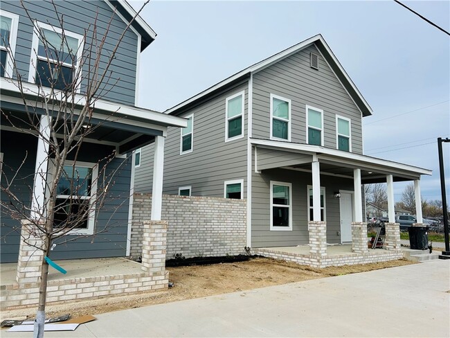 Photo - 708 E Johnson Ave