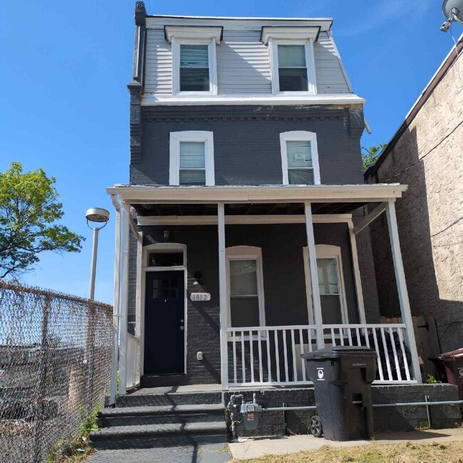 Photo - 1812 W 2nd St Townhome
