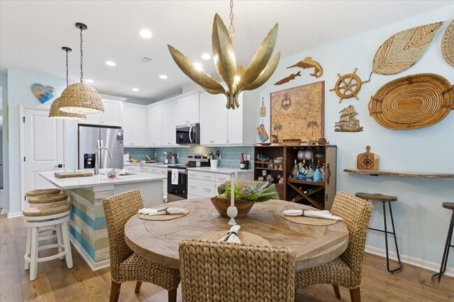 Photo - 247 Tropics Ave