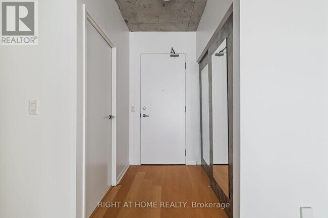 Photo - 333 Adelaide St E Unit 418