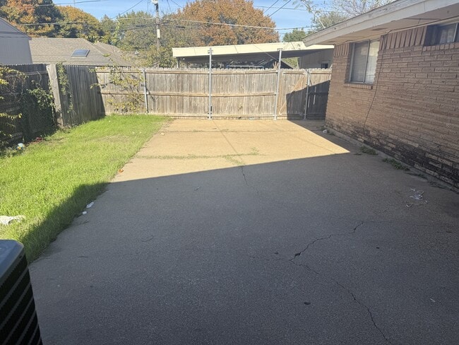 Photo - 3025 Lourdes St