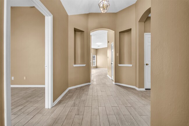 Photo - 1046 Willersley Ln