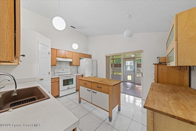 Photo - 2165 Redwood Cir