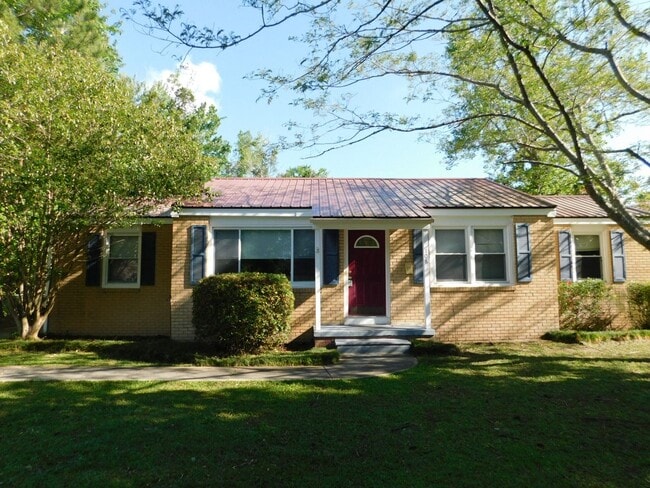 Building Photo - Single Family Home Just Minutes From Cherry Point Base!