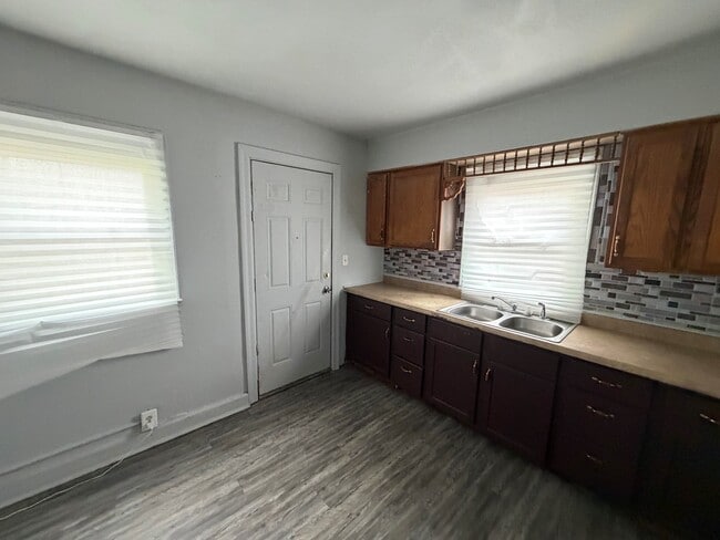 Photo - 1221 Williams-E
