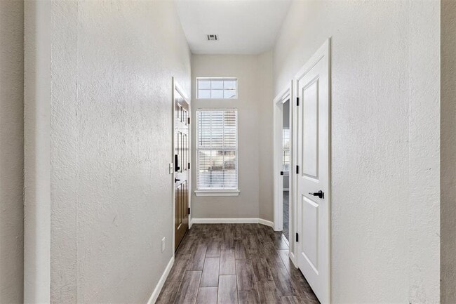 Photo - 824 Hunter Pl