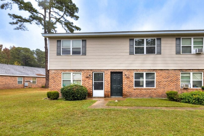 Building Photo - Newly Renovated 2 Bedroom Unit Apt. 47