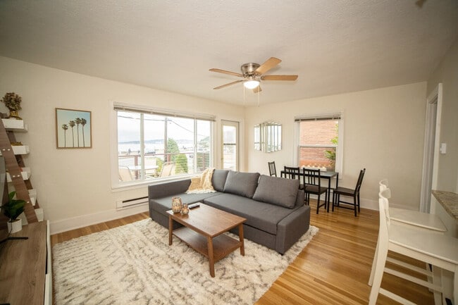 Photo - 2430 Alki Ave SW Unidad ID1051258P