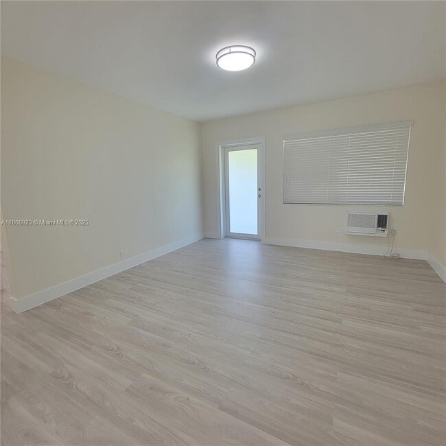 Photo - 2140 Biarritz Dr Unit 4