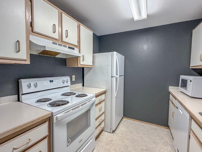 Photo - 975 Aberdeen Ave NE