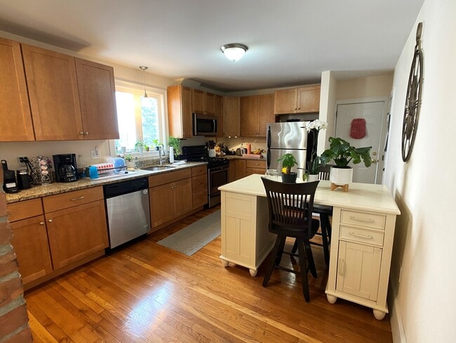 Building Photo - 78 Ten Hills Rd Unit 1 Rental
