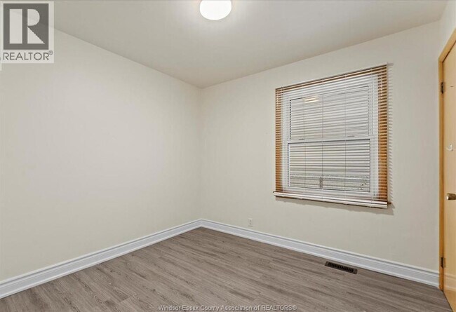 Photo - 732 CHURCH UPPER