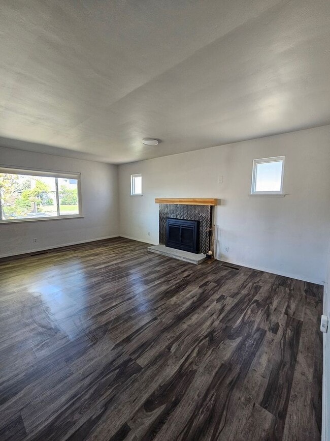 Photo - Charming 1-story Home with a Big Backyard Near Midtown