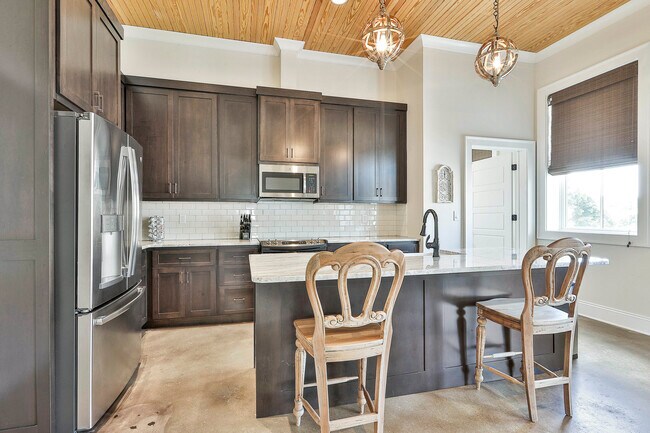 Full Kitchen - 15 Main St Unit 2A