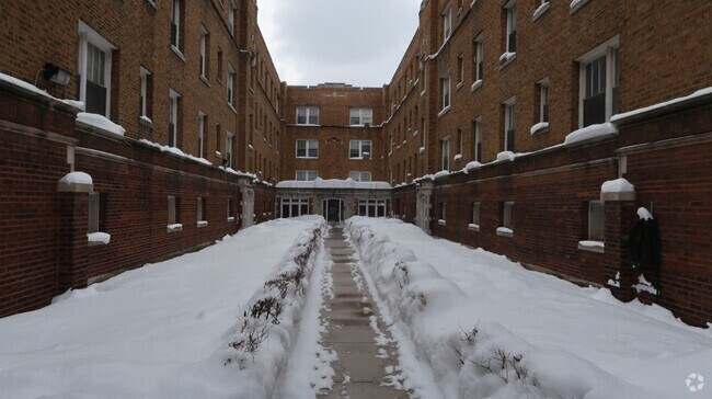 Building Photo - 2617 W Gunnison St Unit 2625-2V Rental