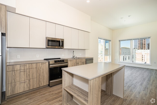 1BR, 1BA - 756SF