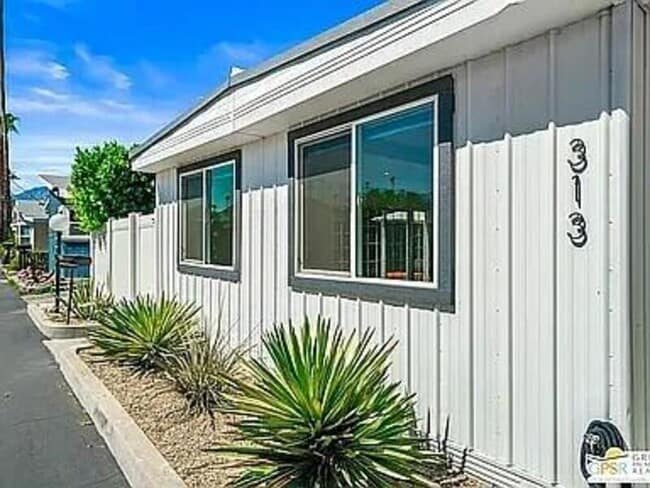 313 Kona Ln
