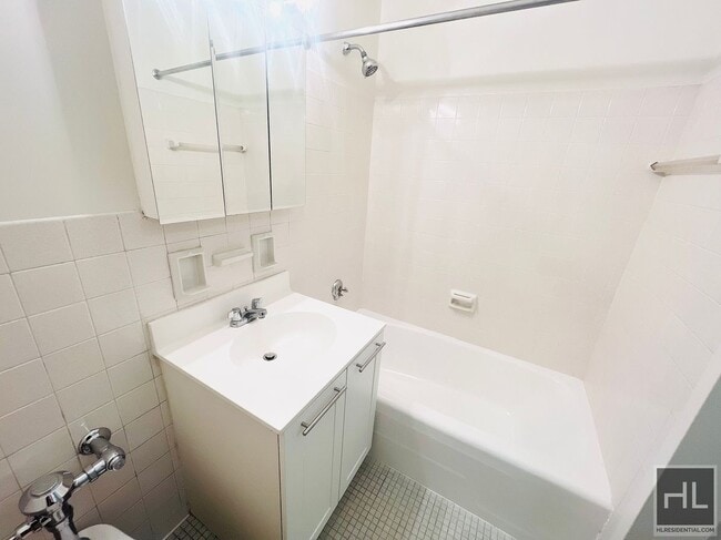 Photo - Fourth Avenue Unidad 9N