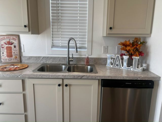 Photo - 825 N Lamb Blvd