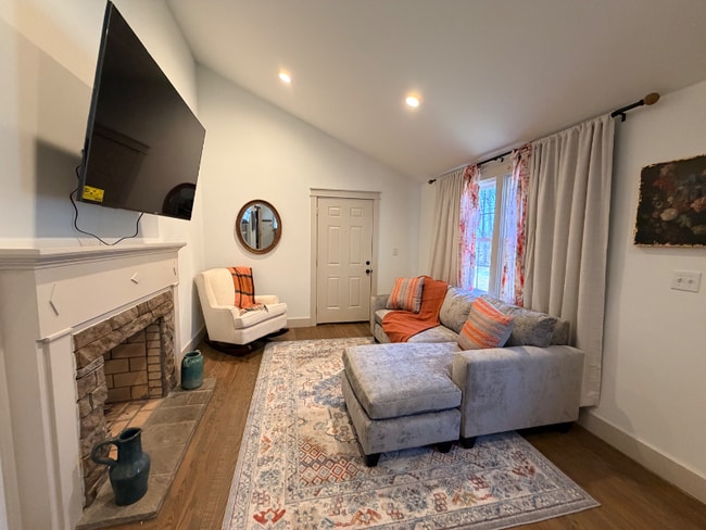 Photo - 105 Kirby St