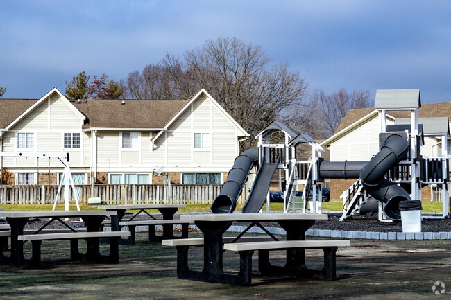 Building Photo - Country Lake Townhomes