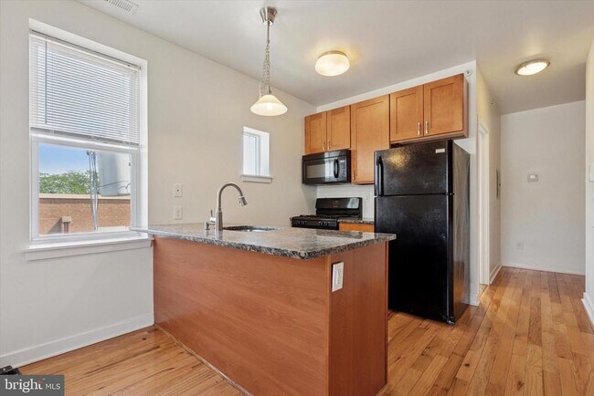 Building Photo - 2128 N 17th St Unit 2