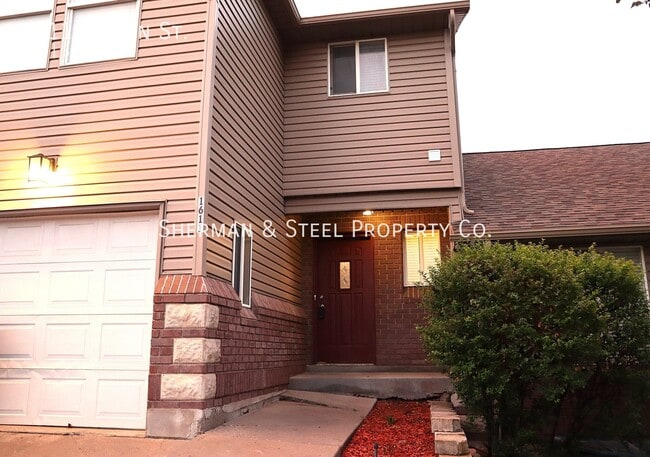 1611 S Main St