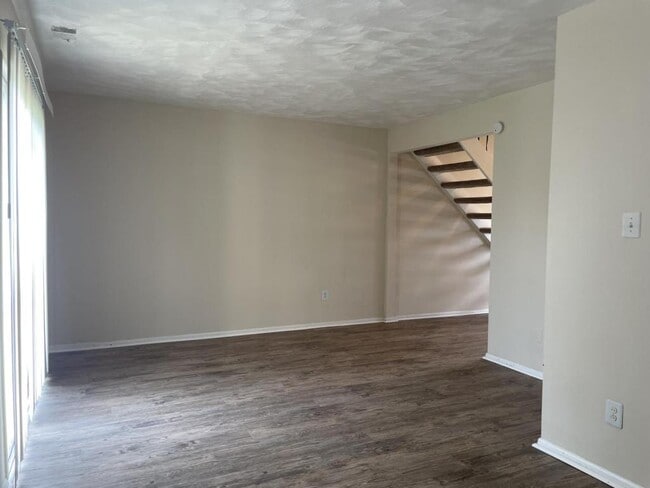 Photo - 1508 Garland Way