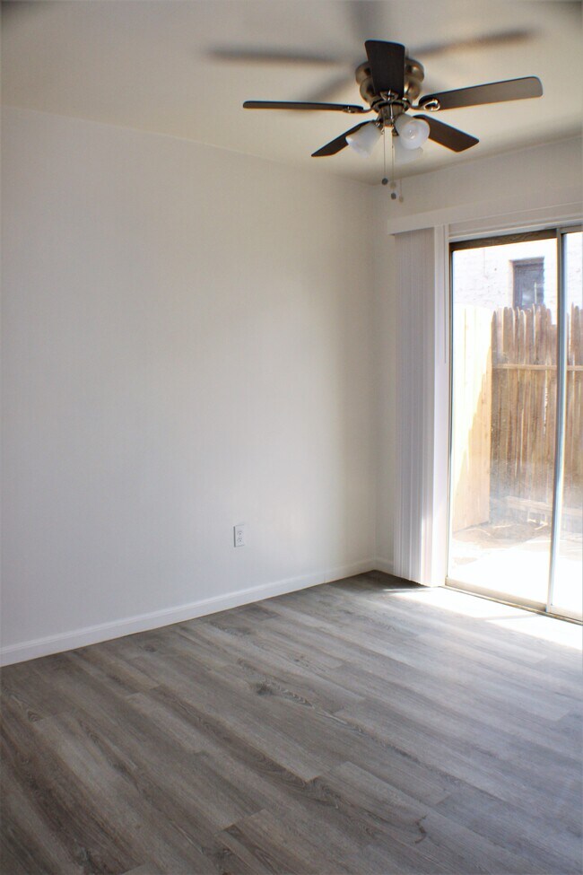 Photo - 529 Knotts St Unidad 4