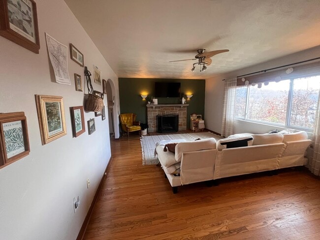 Photo - 128 Murrayhill Ave