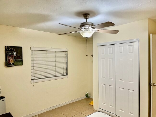 Building Photo - 30008 SW 159th Dr Unit For rent Studio 1200 Rental