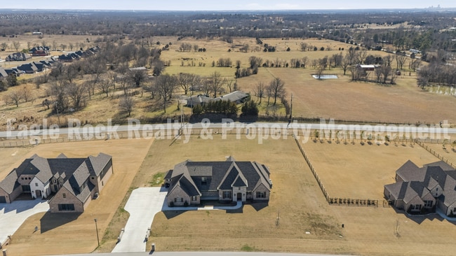 Photo - Owasso Executive Home for Rent (6beds/3.5baths)