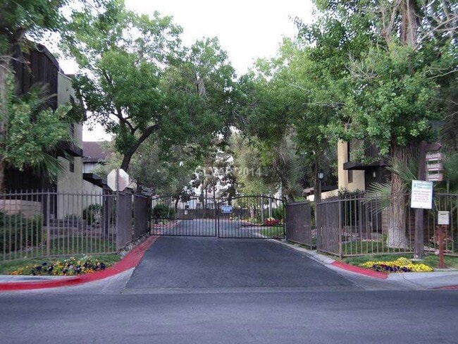 Photo - 606 Rolling Green Dr Townhome